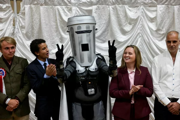 Count Binface gestures while standing with other candidates after Reform UK party leader Nigel Farage was declared the winner for the Clacton by-election, triggered by the resignation of Farage, in Essex, Britain, August 14, 2026. REUTERS/Jack Taylor   TPX IMAGES OF THE DAY    REFILE - UPDATING GRAMMAR