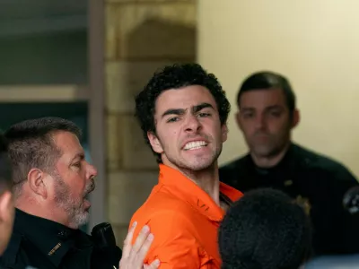 FILE - Suspect Luigi Mangione is taken into the Blair County Courthouse on Tuesday, Dec. 10, 2024, in Hollidaysburg, Pa. (Benjamin B. Braun/Pittsburgh Post-Gazette via AP, File)