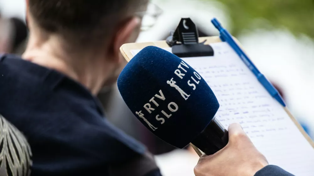 May 11, 2024, MalmĂ, SkĂĄNe, Sweden: Microphone of RTV Slovenija (Radio-Television of Slovenia) ahead of the Eurovision Song Contest Grand Final, near MalmĂ&para; Arena in MalmĂ,Image: 952001978, License: Rights-managed, Restrictions:, Model Release: no