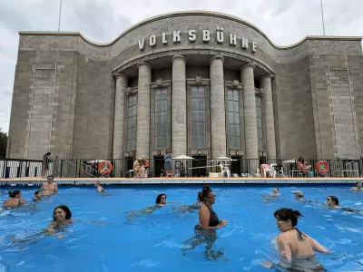 07.08.2026, Volksb&uuml;hne Berlin, kostenloses, tempor&auml;res Schwimmbad vor dem Theater, am Rosa-Luxemburg-Platz, Berlin Deutschland, Germany *** August 7, 2026, Volksb&uuml;hne Berlin, free temporary swimming pool in front of the theater, at Rosa Luxemburg Platz, Berlin, Germany,Image: 1121339519, License: Rights-managed, Restrictions: imago is entitled to issue a simple usage license at the time of provision. Personality and trademark rights as well as copyright laws regarding art-works shown must be observed. Commercial use at your own risk., Model Release: no 