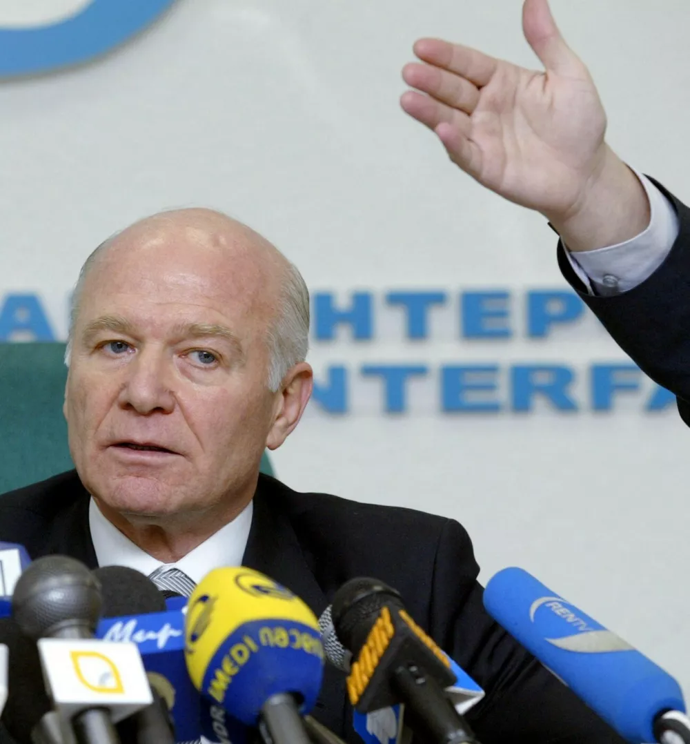 The head of Georgia's autonomous Adjara region Aslan Abashidze listens to journalists' question, as the moderator gestures, during a press conference in Interfax news agency in Moscow, 26 November 2003. Abashidze told media, that he considered President Eduard Shevardnadze's removal from the presidential post as a coup d'etat, organized by Georgian nationalists, who came to power in Georgia. AFP PHOTO ALEXANDER NEMENOV,Image: 72494491, License: Rights-managed, Restrictions:, Model Release: no 