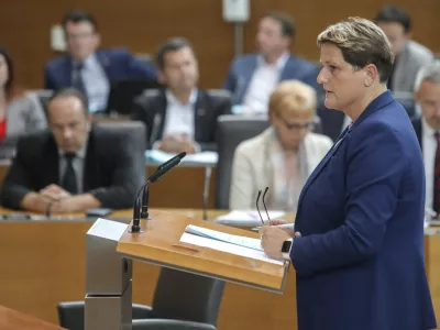 vodja poslanske skupine SDS Jelka Godec- 25.05.2022 &ndash; izredna seja DZ, na kateri bodo glasovali o kandidatu za mandatarja, dr. Robertu Golobu in razrezu delovnih teles DZ/FOTO: Jaka Gasar