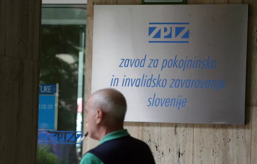 - ilustrativna fotografija - pokojninska reforma - ZPIZ - Zavod za pokojninsko in invalidsko zavarovanje Slovenije   //FOTO: Luka Cjuha / Foto: Luka Cjuha