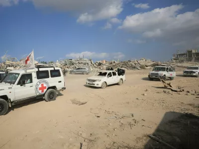 Red Cross personnel, escorted by Hamas militants, wait to head towards an area within the so-called "yellow line" to which Israeli troops withdrew under the ceasefire, as Hamas says it continues to search for the bodies of deceased hostages seized during the October 7, 2023, attack on Israel, in Gaza City November 12, 2025. REUTERS/Dawoud Abu Alkas