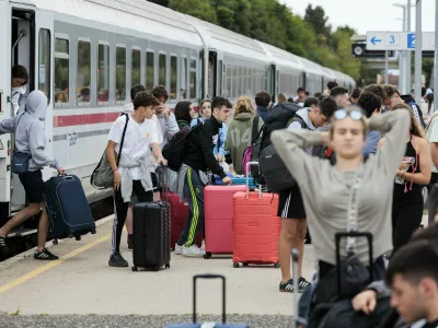 08.07.2022., Split - Brzi vlak iz Osijeka s dvadeset minuta zakasnjenja stigao je na splitski zeljeznicki kolodvor. Photo: Miroslav Lelas/PIXSELL / Foto: Miroslav Lelas/pixsell