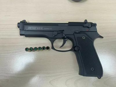 policisti so zasegli pla&scaron;ilno pi&scaron;tolo in naboje