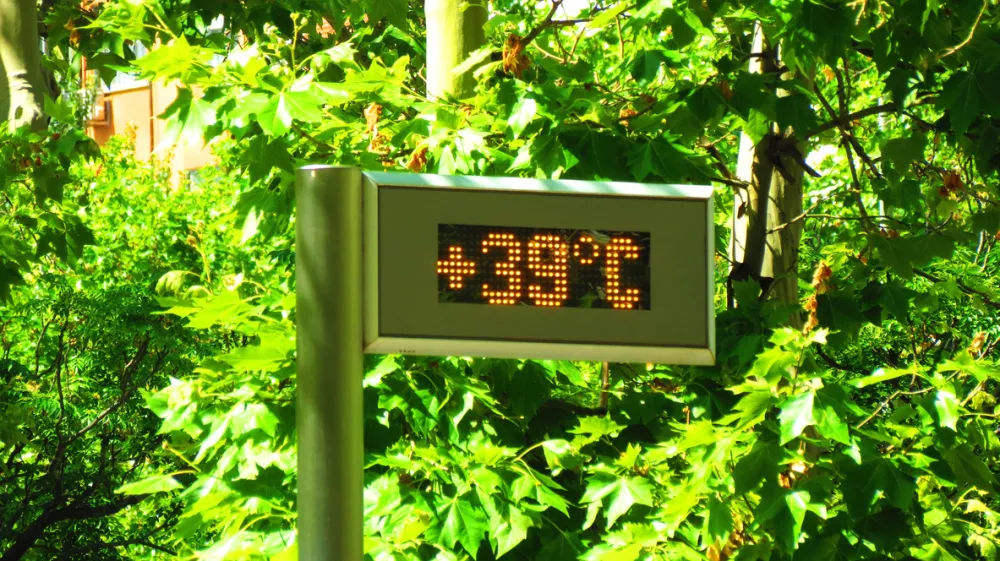 39 degrees celsius of temperature in the city Madrid. Spain