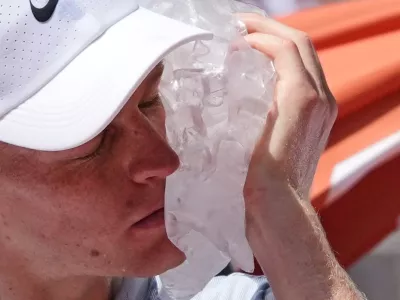 Jannik Sinner of Italy cools himself with the ice during the second round men's singles tennis match against Juan Manuel Cerundolo of Argentina at the French Open tennis tournament in Paris, Thursday, May 28, 2026. (AP Photo/Thibault Camus)