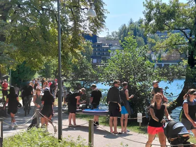 Bled poka po &scaron;ivih, domačini pa: &raquo;S konjsko vprego bi bili hitreje iz Lesc kot z avtom&laquo;