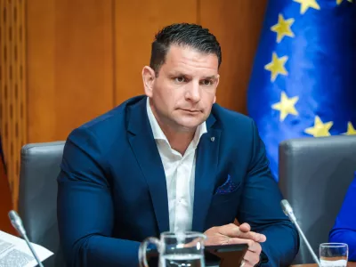 Ljubljana, DZ.Seja kolegija predsednika DZ, na kateri so se dogovorili o sklicu izredne seje DZ ter obravnavali predlog o dopolnitvah zakona o praznikih in dela prostih dnevih po skrajsanem postopku.Predsednik DZ Zoran Stevanovic.