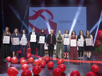 Nominiranke osme generacije z Evo Pirc, inženirko leta 2025, in predsednico RS dr. Nata&scaron;o Pirc Musar (foto Andrej Križ)