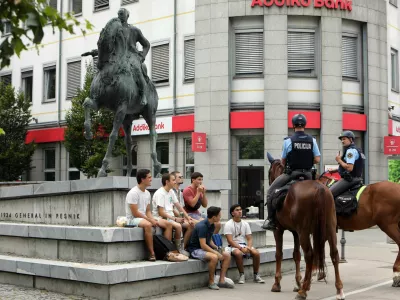 26.07.2023 - simbolična fotografijaspomenik Rudolfu Maistru, policija, konjenikiFoto: Tomaž Skale