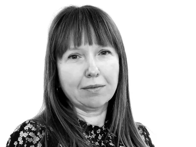 Nina Knavs- Redakcija Dnevnik 2024 - portreti za komentarje in kolumne - kolumnisti - komentatorji &ndash; novinarji - portret //FOTO: Luka Cjuha