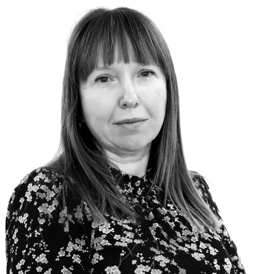 Nina Knavs- Redakcija Dnevnik 2024 - portreti za komentarje in kolumne - kolumnisti - komentatorji &ndash; novinarji - portret //FOTO: Luka Cjuha