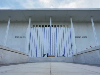 FILE PHOTO: A tarp covers the facade of the John F. Kennedy Memorial Center for the Performing Arts, following a federal judge's order to remove U.S. President Donald Trump's name from the institution, in Washington, D.C., U.S., June 13, 2026. REUTERS/Ken Cedeno/File Photo