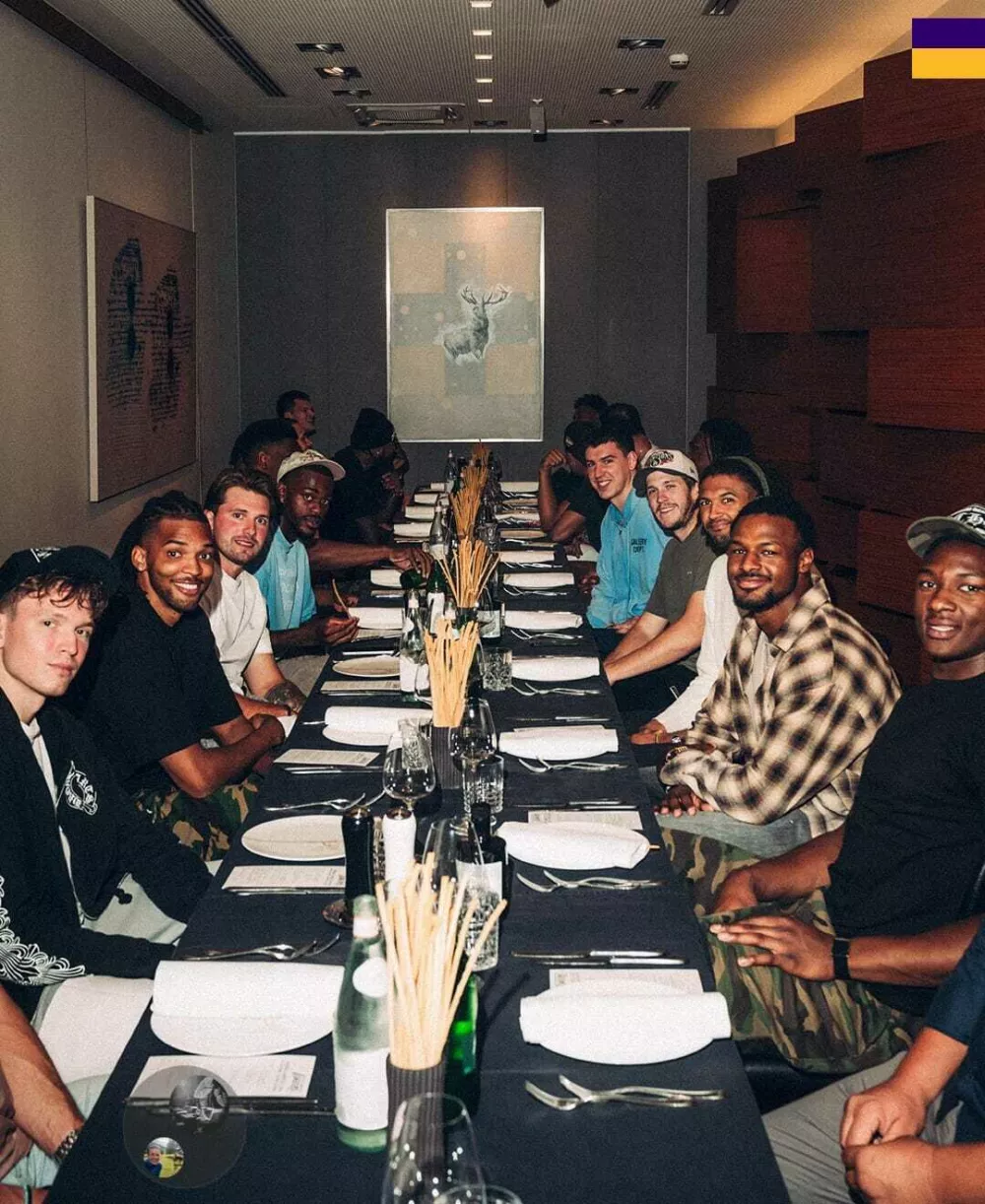Ekipa na večerji v ljubljasnki restavraciji Cubo. Foto: Lakers
