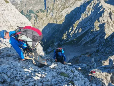 Markacisti Planinskega dru&scaron;tva Jesenice so pot, ki vodi iz Zadnje Trente na Bav&scaron;ki Grintavec. obnovili ob tehnični podpori Planinske zveze Slovenije. Foto: Hasan Felič