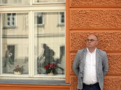- 21.04.2021 &ndash; doc. dr. Dan Podjed, antropolog - znanstveni sodelavec In&scaron;tituta za slovensko narodopisje ZRC SAZU in izredni profesor za področje kulturne in socialne antropologije na Filozofski fakulteti Univerze v Ljubljani /FOTO: Jaka GasarOPOMBA: INTERVJU ZA OBJEKTIV 2021 / Foto: Jaka Gasar