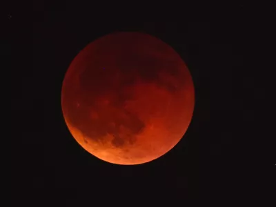 The "Blood Moon" rises in the sky during a total lunar eclipse, in Cairo, Egypt September 7, 2025. REUTERS/Amr Abdallah Dalsh