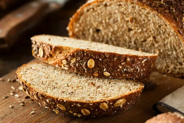 Organic Homemade Whole Wheat Bread Ready to Eat / Foto: Bhofack2