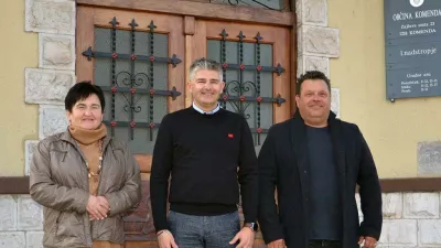 Razre&scaron;ena podžupanja Nada Jam&scaron;ek v družbi župana Jurija Kerna in Ale&scaron;a Marinka. Foto: Občina Komenda