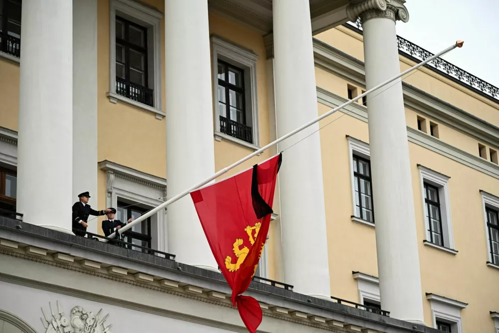 Palace workers put a flag at half-mast at the Royal Palace, following the death of Norway's King Harald in Oslo, Norway, August 28, 2026. REUTERS/Dylan Martinez