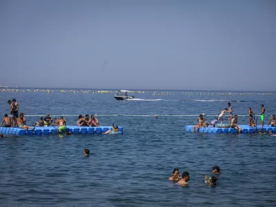 30.7.2026 - Plaža Strunjan - turizem - turistična sezona - kopanje - počitnice -Foto: Luka Cjuha