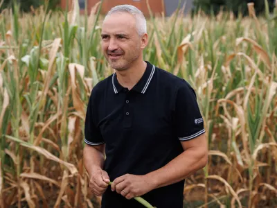 Kranj, Predoslje.Minister za kmetijstvo Janez Cigler Kralj si je skupaj s predstavniki Kmetijsko gozdarske zbornice Slovenije in kmetijsko svetovalne sluzbe ogledal posledice suse na obmocju Kranja z okolico.Minister za kmetijstvo Janez Cigler Kralj.
