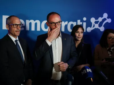 - Tadej Ostrc, predsednik Sveta stranke,- Anže Logar, predsednik stranke,- Eva Irgl, podpredsednica stranke,- 22.03.2026. Volitve v Državni zbor 2026. Volilni &scaron;tab stranke Demokrati Anžeta Logarja.//FOTO: Bojan Velikonja