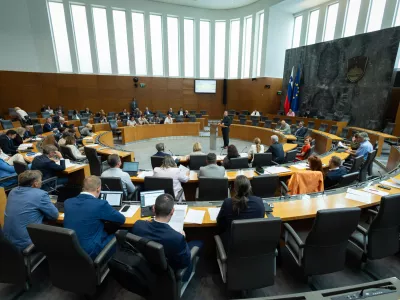 Ljubljana, DZ.Izredna seja DZ o predlogih za razpis posvetovalnih referendumov.