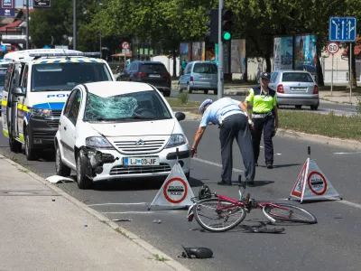 21.06.2022. - Prometna nesreča s smrtnim izidom na &Scaron;martinski cesti v Ljubljani - 30-letnik zapeljal v rdečo, kolesarka umrla na kraju //FOTO: Bojan Velikonja
