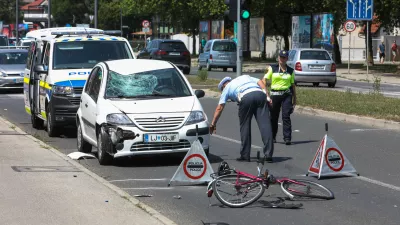 21.06.2022. - Prometna nesreča s smrtnim izidom na &Scaron;martinski cesti v Ljubljani - 30-letnik zapeljal v rdečo, kolesarka umrla na kraju //FOTO: Bojan Velikonja