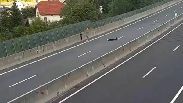Smrtonosna vožnja v napačno smer za v&scaron;ečke in sledilce