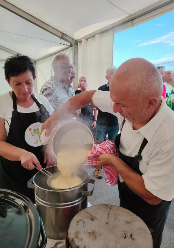 Vrtčevske kuharice premagale konkurenco in skuhale najbolj&scaron;o govejo juho
