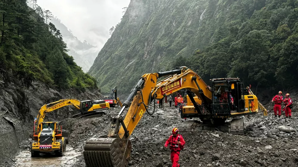 Rescue workers operate excavators and loaders to repair a damaged road leading to Gyirong Port following a mudslide, in Shigatse, Tibet Autonomous Region, China August 29, 2026. China Daily via REUTERS ATTENTION EDITORS - THIS IMAGE WAS PROVIDED BY A THIRD PARTY. CHINA OUT.   China Daily via REUTERS ATTENTION EDITORS - THIS PICTURE WAS PROVIDED BY A THIRD PARTY. CHINA OUT. NO COMMERCIAL OR EDITORIAL SALES IN CHINA.