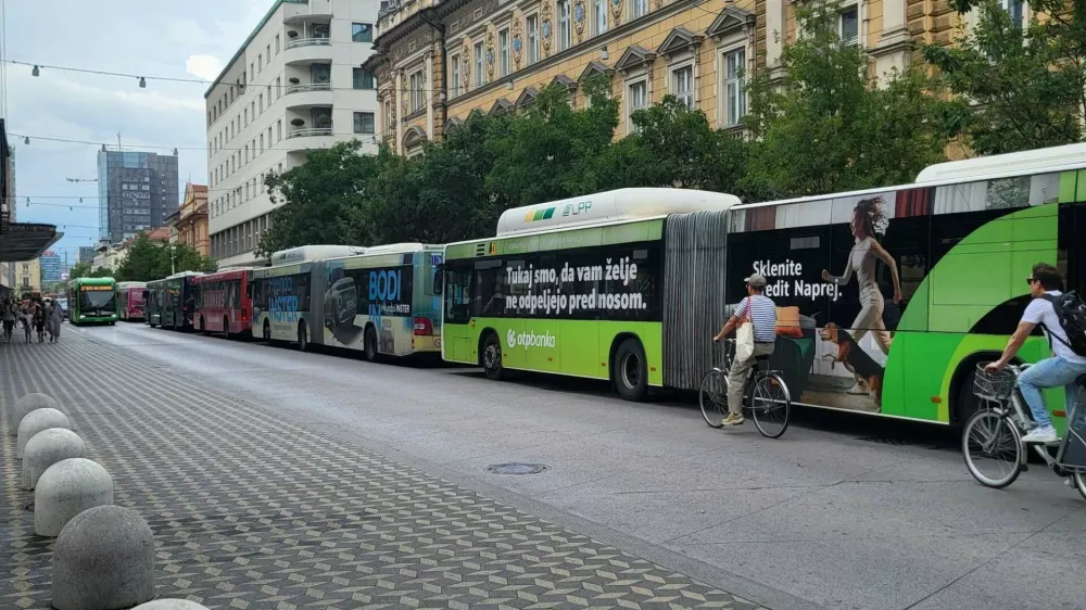 Prizor s Slovenske ceste, ki je postal že nekaj običajnega. / Foto: Tk
