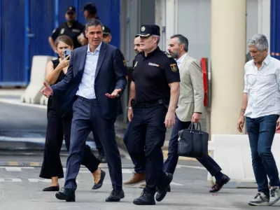 Spanish Prime Minister Pedro Sanchez visits the border area, amid mass crossings of migrants on foot and by sea from Morocco into Spanish territory, in Ceuta, Spain, July 31, 2026. REUTERS/Jon Nazca   TPX IMAGES OF THE DAY