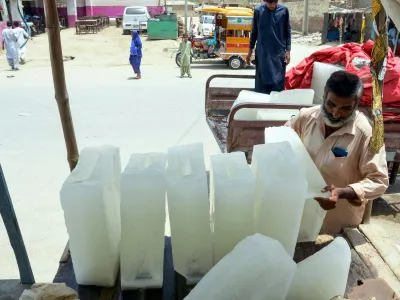 A roadside vendor unloads ice blocks from a vehicle on a hot summer day in Jaffarabad, Balochistan province on May 24, 2025.,Image: 1002936637, License: Rights-managed, Restrictions:, Model Release: no 