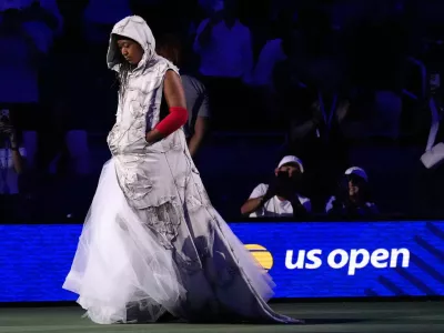Tennis - U.S. Open - Flushing Meadows, New York, United States - August 31, 2026 Japan's Naomi Osaka arrives on court ahead of her first round match against Russia's Anastasia Zakharova IMAGN IMAGES via Reuters/Robert Deutsch   TPX IMAGES OF THE DAY