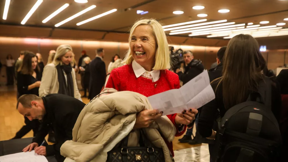 - Tatjana Bobnar, biv&scaron;a ministrica za notranje zadeve,17.12.2024. Repriza premiere filma Babica gre na jug režiserja Vinci Vogue Anžlovarja n vpis v žalno knjigo ob njegovi smrti.//FOTO: Bojan Velikonja