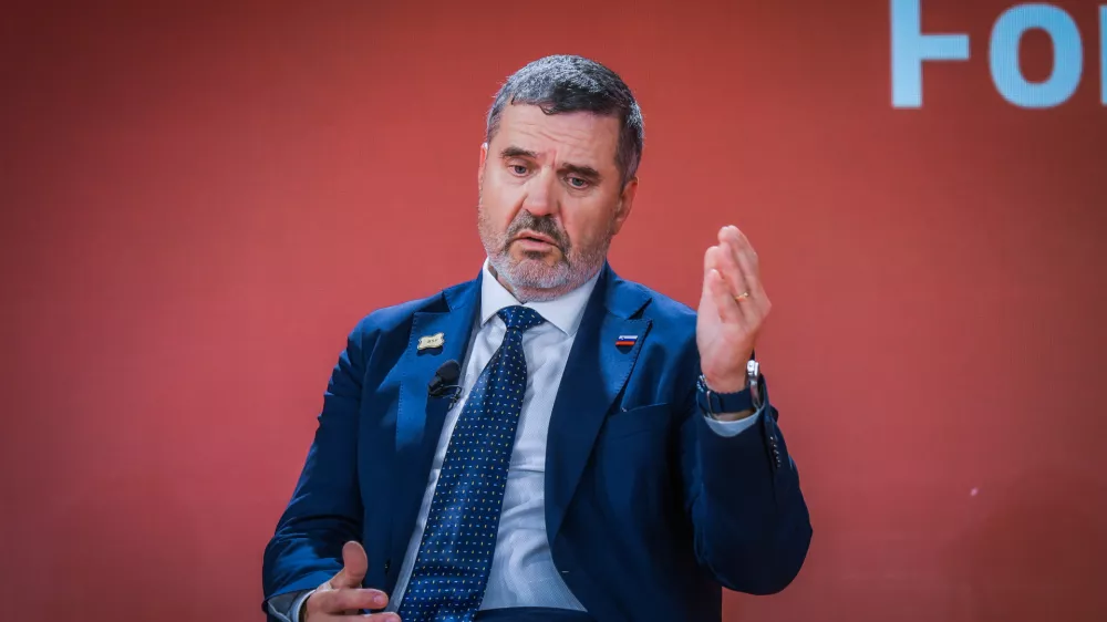 Bled, Festivalna dvorana.Blejski strateski forum 2026.Panel zunanjih ministrov z naslovom Geopoliticni pretresi: Srednja in jugovzhodna Evropa v svetu koridorjev, varnosti in siritve.Minister za zunanje in evropske zadeve Tone Kajzer.