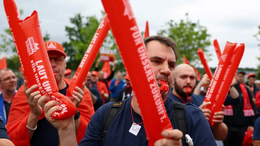 Employees of carmaker Volkswagen AG and IG Metall union members rally on the grounds of the Volkswagen headquarters on the day of the supervisory board meeting, in Wolfsburg, Germany, Thursday, July 9, 2026. (Lisi Niesner/Pool Photo via AP)