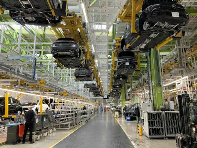 FILE PHOTO: A general view of production lines of German car manufacturer Mercedes-Benz at a factory, in Rastatt, Germany, June 4, 2025. REUTERS/Christoph Steitz/File Photo