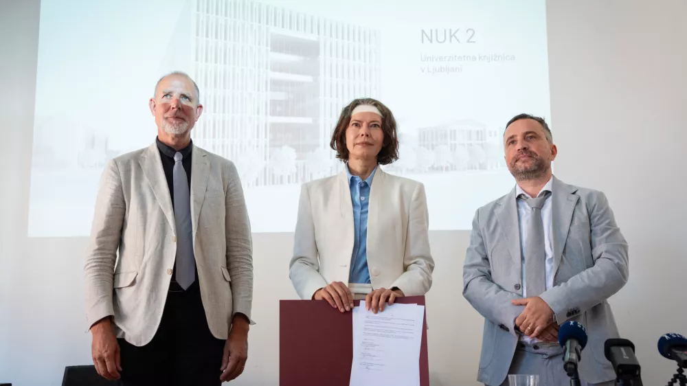 Ljubljana, NUK.Novinarska konferenca Univerze v Ljubljani, Narodne in univerzitetne knjiznice (NUK) in Centralne tehniske knjiznice Univerze v Ljubljani (CTK) o sodelovanju pri projektu NUK 2.Rektor ljubljanske univerze Gregor Majdic, ravnateljica NUK Jana Kolar in v. d. direktorja CTK Tilen Mandelj.