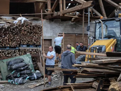 - 11.06.2026 - neurje in močan veter je povzročil ogromno gmotne &scaron;kode v Komendi in Klancu pri Komendi//FOTO: Jaka Gasar
