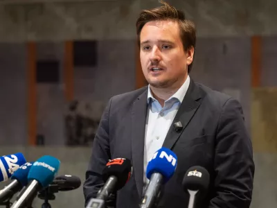 Ljubljana, DZ.Izjava poslanske skupine Svoboda o nacrtih vlade za ustanovitev nacionalnega demografskega sklada.Poslanec Svobode Lenart Zavbi.