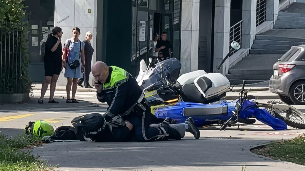 motorist na begu, ujet, Kamnik, policija, policist, 