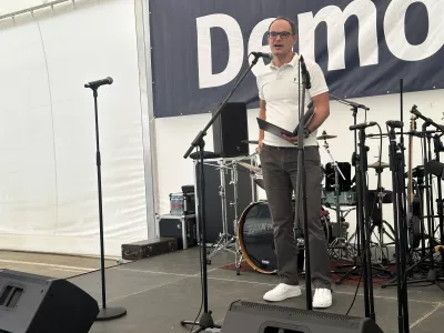 Locica ob Savinji, PolzelaZbrane je na srecanju Demokratov med drugim nagovoril predsednik stranke Anze Logar