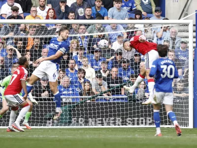 Soccer Football - Premier League - Everton v Manchester United - Hill Dickinson Stadium, Liverpool, Britain - September 6, 2026 Manchester United's Benjamin Sesko scores their second goal Action Images via Reuters/Jason Cairnduff EDITORIAL USE ONLY. NO USE WITH UNAUTHORIZED AUDIO, VIDEO, DATA, FIXTURE LISTS, CLUB/LEAGUE LOGOS OR 'LIVE' SERVICES. ONLINE IN-MATCH USE LIMITED TO 120 IMAGES, NO VIDEO EMULATION. NO USE IN BETTING, GAMES OR SINGLE CLUB/LEAGUE/PLAYER PUBLICATIONS. PLEASE CONTACT YOUR ACCOUNT REPRESENTATIVE FOR FURTHER DETAILS..
