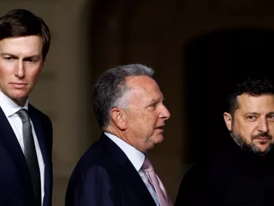 Ukraine's President Volodymyr Zelenskiy, U.S. Special Envoy Steve Witkoff and Jared Kushner, U.S. President Donald Trump's son-in-law, after a joint news conference, amid Russia's attack on Ukraine, in Kyiv, Ukraine September 6, 2026. REUTERS/Valentyn Ogirenko   TPX IMAGES OF THE DAY